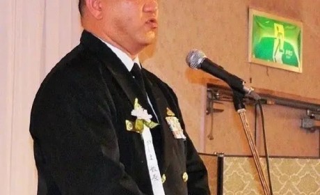日本自卫队的高官森田哲哉兼职牛郎，也算是传奇的人生了！