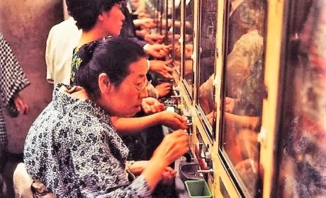 日本人对弹珠机有多痴迷？每年花在上面的钱，是拉斯维加斯收入的30倍!