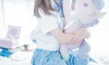 [喵糖映画] - VOL.0019 蓝色小短裙的清秀姑娘 怀抱心型玩具 [46P/915 MB]